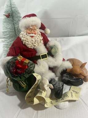 Department 56 Possible Dreams “Well Deserved Break” Santa Figurine #4046531